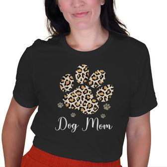 Best Dog Mom Ever Leopard Dog Paw Old Women T-shirt | Mazezy