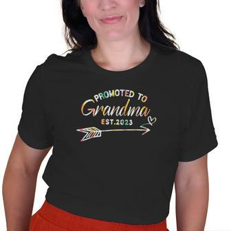 Promoted To Grandma 2023 Baby Announcement Old Women T-shirt | Mazezy