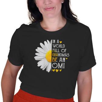 In A World Full Of Grandmas Be An Omi Daisy Old Women T-shirt | Mazezy