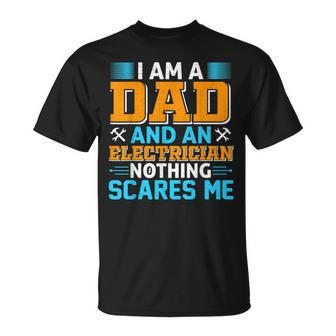 Mens Electritian And Dad Nothing Scares Me Birthday Men T-Shirt - Seseable