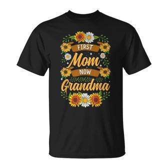 First Mom Now Grandma Cute Sunflower Gifts New Grandma Unisex T-Shirt | Mazezy