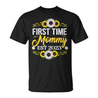 First Time Mommy Est 2023 Mom Pregnancy Announcement T-Shirt - Seseable