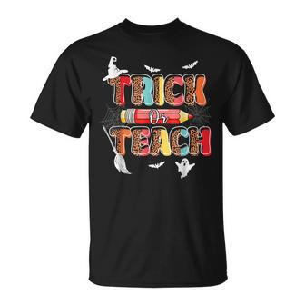 Groovy Trick Or Teach Ghost Teacher Halloween Costume 2022 V4 T-shirt - Thegiftio UK