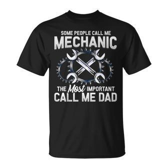 Mechanic Dad Mechanics Fathers Day Dads Birthday Gift V2 Unisex T-Shirt - Seseable