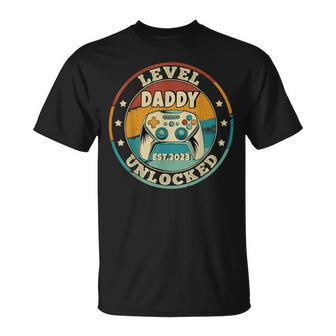 Mens I Leveled Up To Daddy 2023 Soon To Be Dad Fathers Day  Unisex T-Shirt
