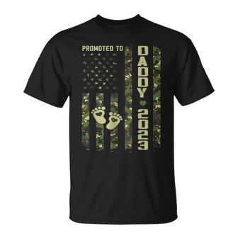Promoted To Daddy 2023 First Time Fathers Day New Dad Gift Unisex T-Shirt