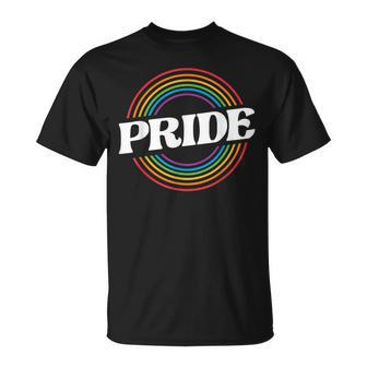 Unisex Schwarzes T-Shirt, Regenbogen PRIDE Schriftzug, Mode für LGBT+ - Seseable