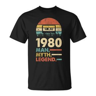 Vintage 1980 Made In 1980 40Th Birthday 40 Years Old Gift Unisex T-Shirt | Mazezy