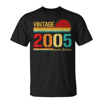 Vintage Born In 2005 Birthday Year Party Wedding Anniversary T-Shirt - Seseable