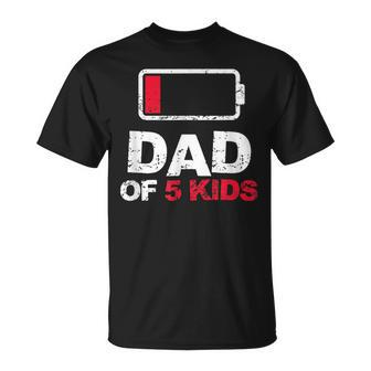 Vintage Dad Dad Of 5 Kids Battery Low Fathers Day T-Shirt - Seseable