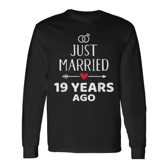 35th Wedding Anniversary: The Best Coral Gifts for 2022 - hitched.co.uk