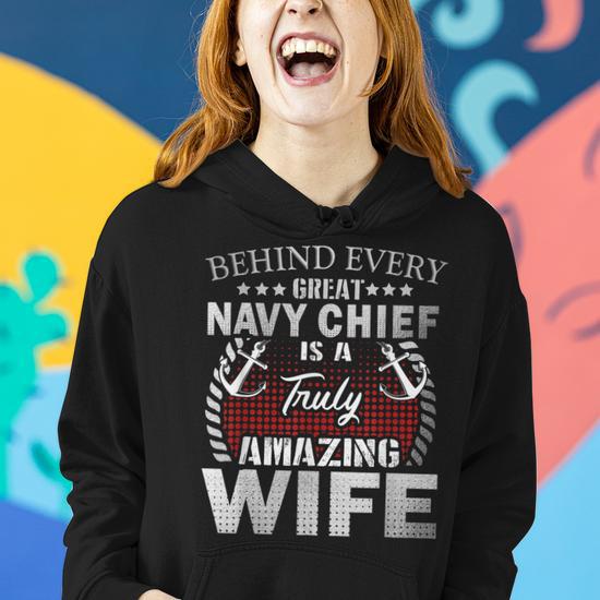 Navy Chief A Truly Amazing Wife Navy Chief Veteran Women Hoodie Seseable UK