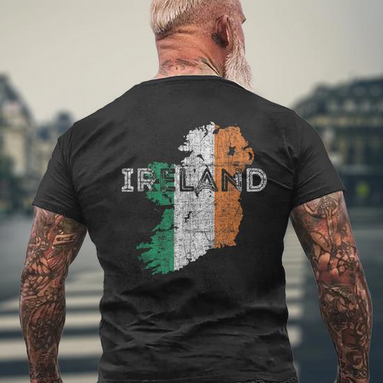 Irish Map And Flag Souvenir - Distressed Ireland Men's Back Print