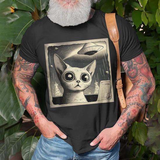 Funny Cat Selfie With Alien UFO Unisex T-Shirt – Cool Graphic Tee For Cat Lovers