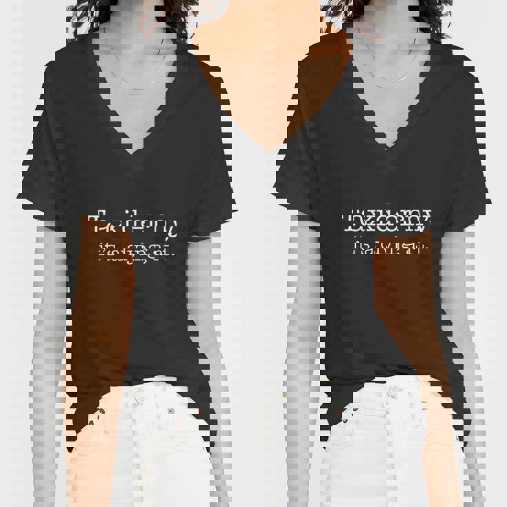 Funny Taxidermy Its A Dying Art Hunter Taxidermist Women V-Neck T-Shirt