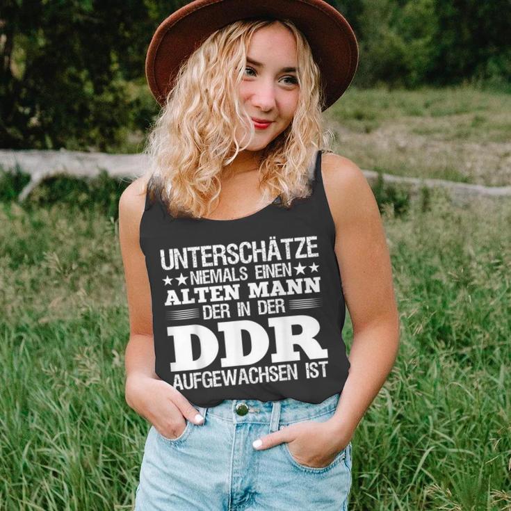 Herren Unterschätze Niemals Einen Alten Mann Aufgewachsen Ddr Tank Top