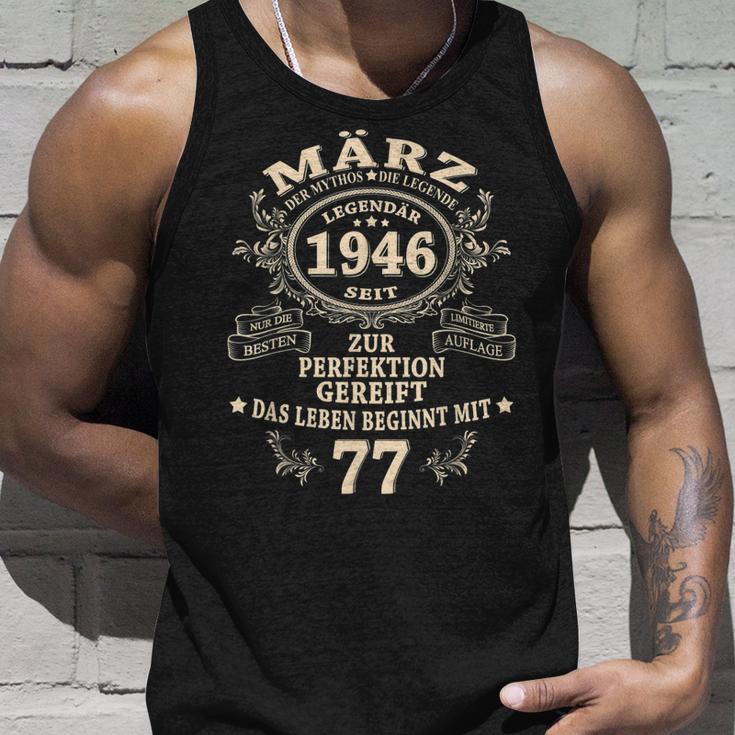 77 Geburtstag Geschenk Mann Mythos Legende März 1946 Tank Top Geschenke für Ihn