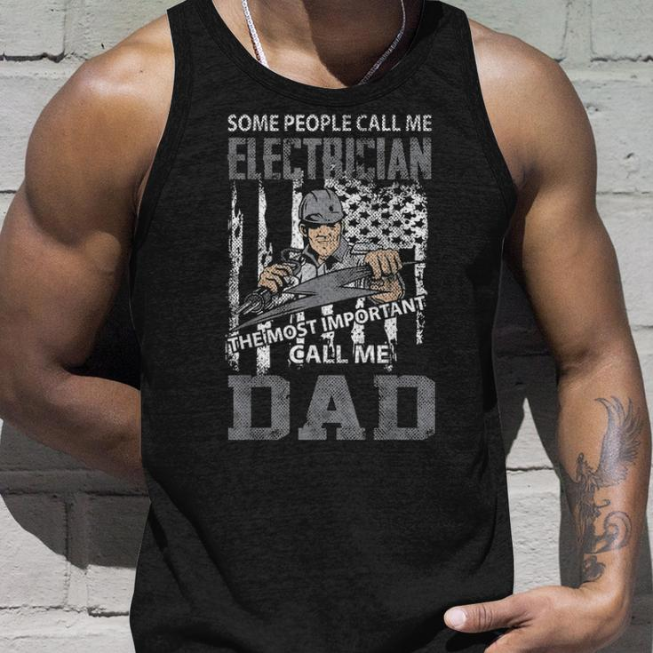 Electrician Dad Fathers Day Funny Daddy Men Dad Gift Unisex Tank Top Gifts for Him