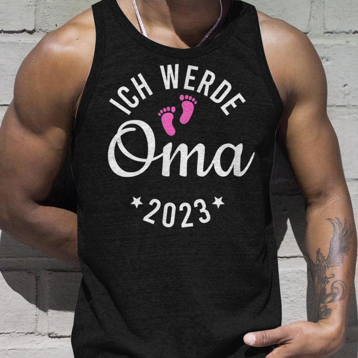 Ich Werde Oma 2023 Unisex TankTop, Lustiges Oberteil mit Fußabdrücken Geschenke für Ihn