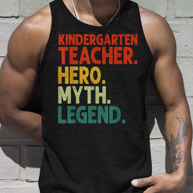Kindergarten Lehrer Held Mythos Legende Vintage Lehrertag Tank Top Geschenke für Ihn