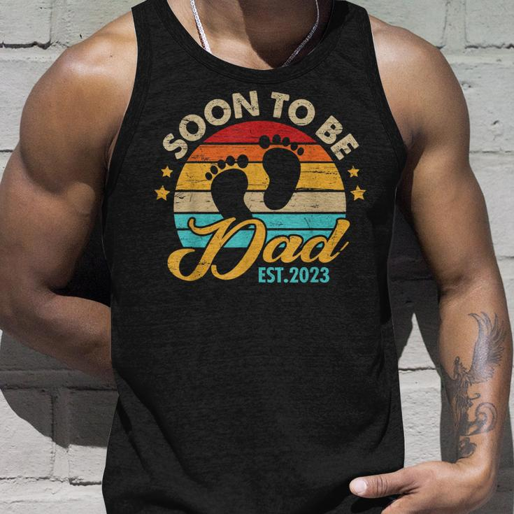 Mens Soon To Be Dad 2023 Fathers Day First Time Dad Pregnancy Unisex Tank Top Gifts for Him
