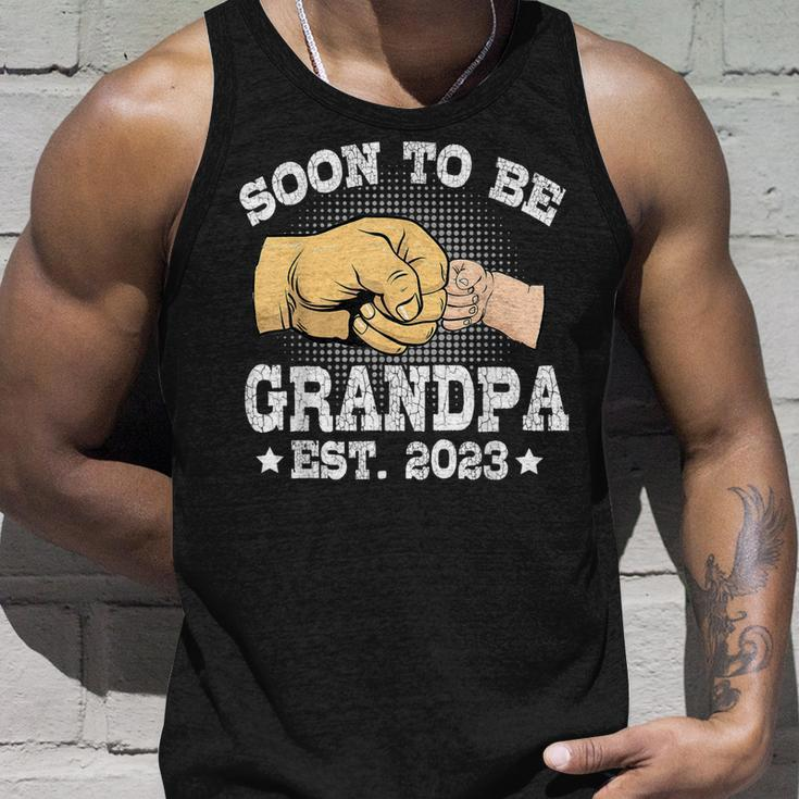 Mens Soon To Be Grandpa Est 2023 First Time New Dad Fathers Day Unisex Tank Top Gifts for Him