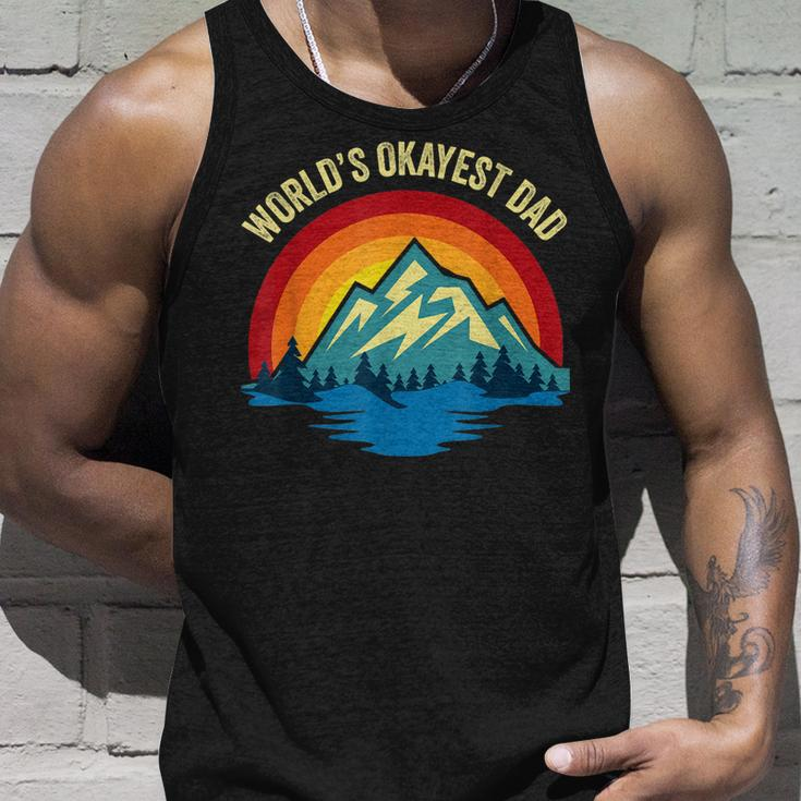 Mens Worlds Okayest Dad - Funny Father Gift Retro Vintage Unisex Tank Top Gifts for Him