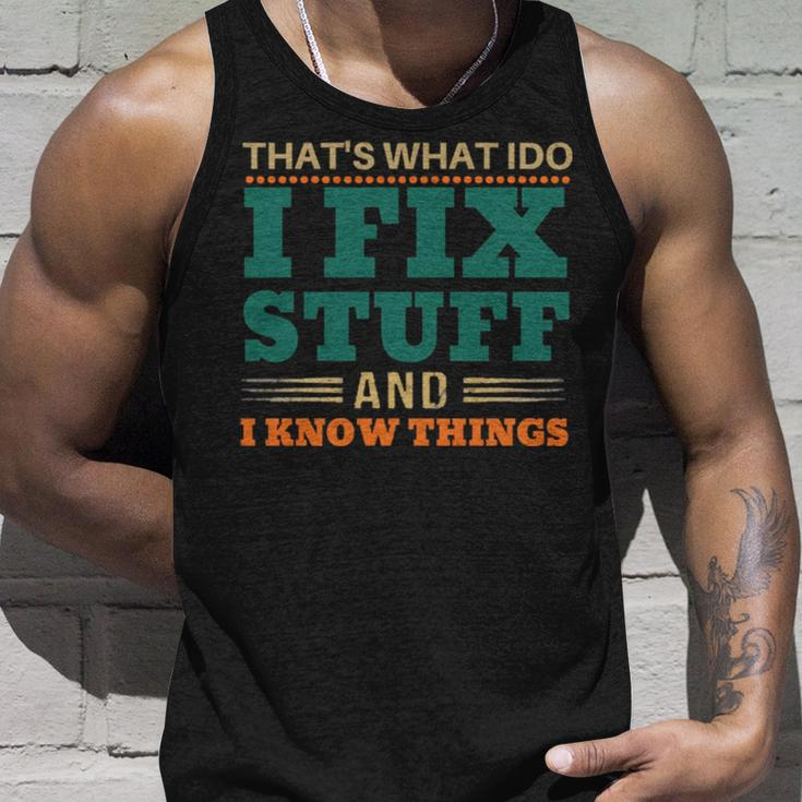 That’S What I Do I Fix Stuff And I Know Things Saying Dad Tank Top Gifts for Him