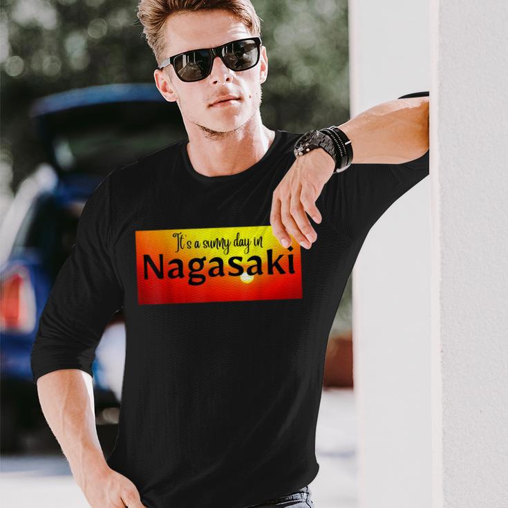 Es Ist Ein Sonniger Tag In Nagasaki Langarmshirts Geschenke für Ihn