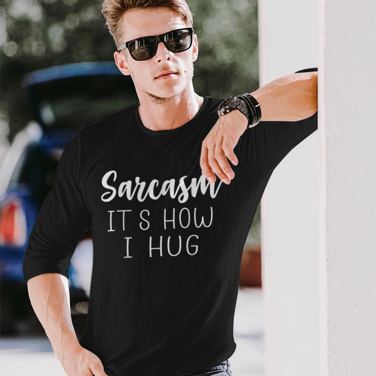 Lustiges Sarcasm Langarmshirts mit Spruch It Is How I Hug, Sarkastisches Humor Design Geschenke für Ihn