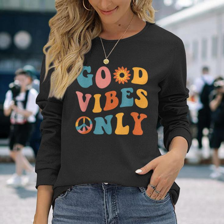 Good Vibes Only Groovy Trendy Peace Love 60S 70S Vintage Long Sleeve T-Shirt T-Shirt Gifts for Her