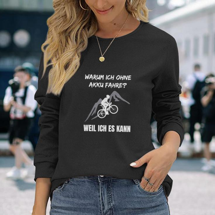 Lustiger Radfahrer Spruch Warum Ich Ohne Akku Fahre Fahrrad Long Sleeve T-Shirt Geschenke für Sie