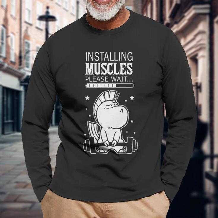 Installing Muscles Please Wait Long Sleeve T-Shirt Geschenke für alte Männer