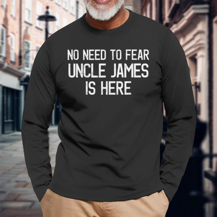 Kein Grund zur Sorge, Onkel James ist hier Langarmshirts, Stolzer Familienname Geschenke für alte Männer
