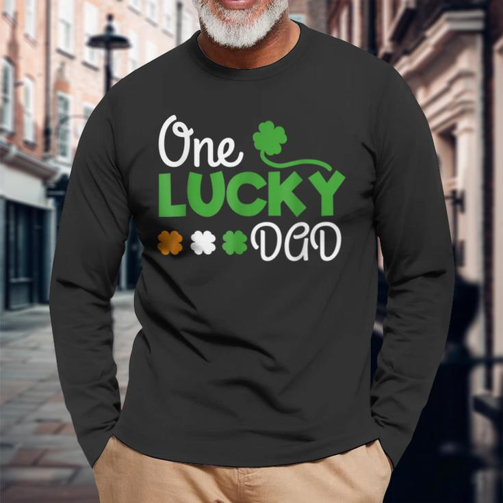 One Lucky Dad St Patricks Day Pregnancy Announcemen Long Sleeve T-Shirt Gifts for Old Men