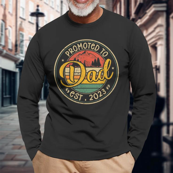 Promoted To Dad Est 2023 Retro New Dad First Dad Long Sleeve T-Shirt Gifts for Old Men