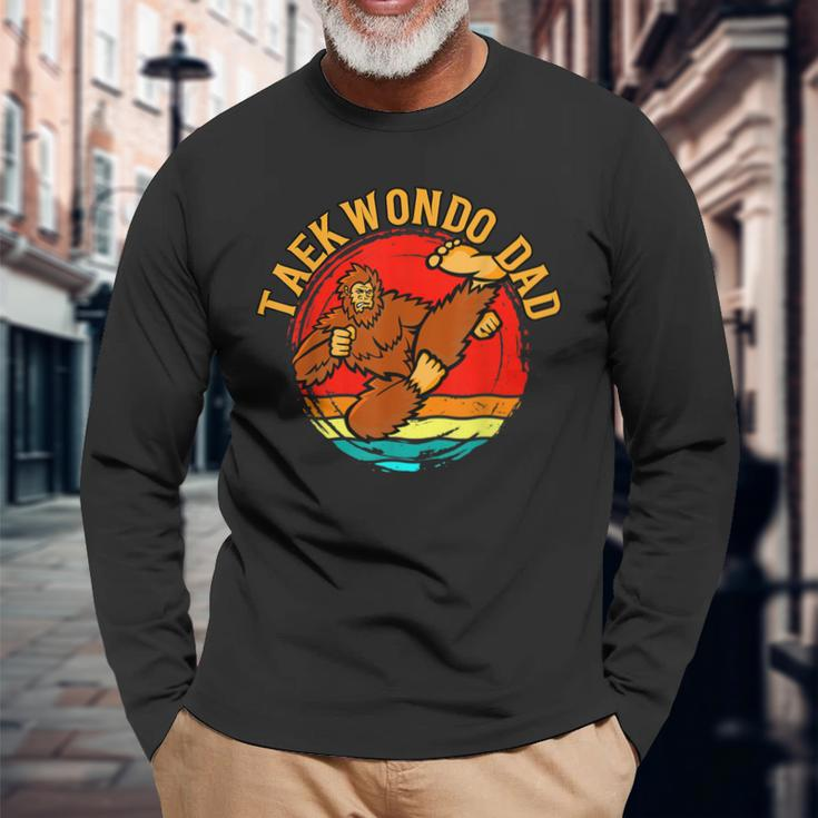 Vintage Big Foot Taekwondo Dad Long Sleeve T-Shirt Gifts for Old Men