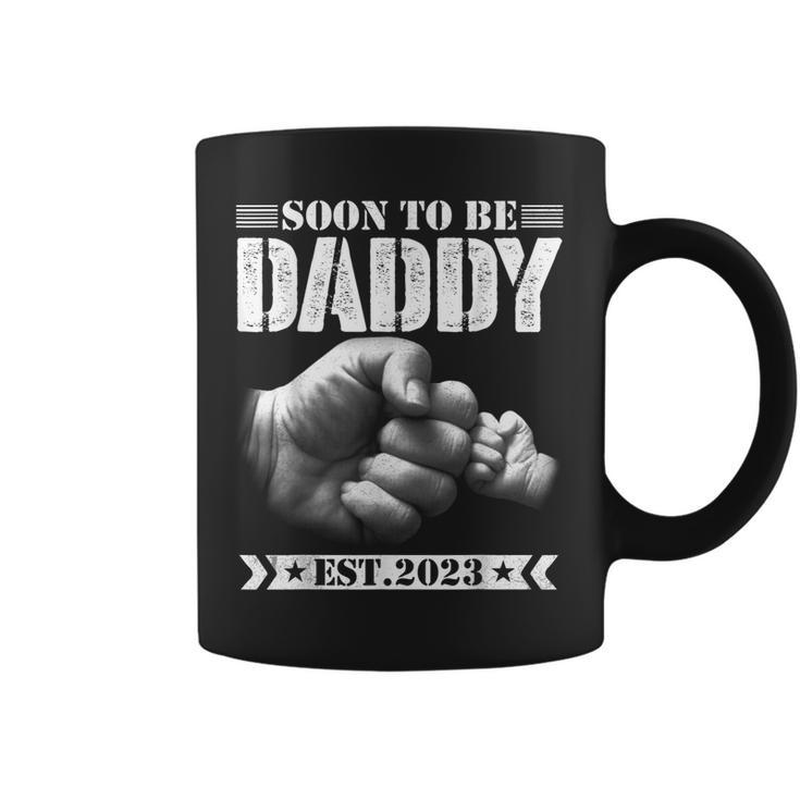 Mens Soon To Be Daddy Est2023 Retro Fathers Day New Dad  Coffee Mug