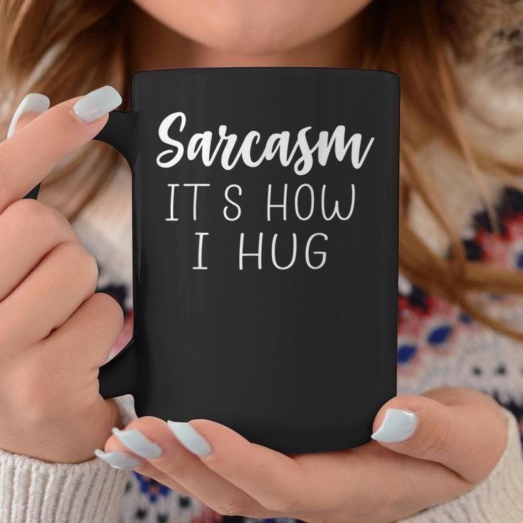 Lustiges Sarcasm Tassen mit Spruch It Is How I Hug, Sarkastisches Humor Design Lustige Geschenke