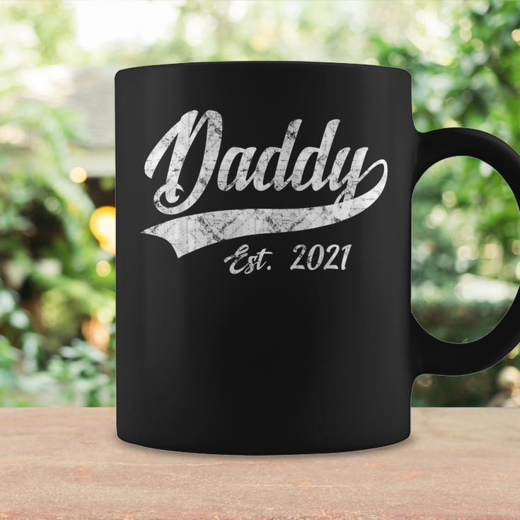 Mens Vintage Daddy Father Est 2021 New Dad Coffee Mug Gifts ideas