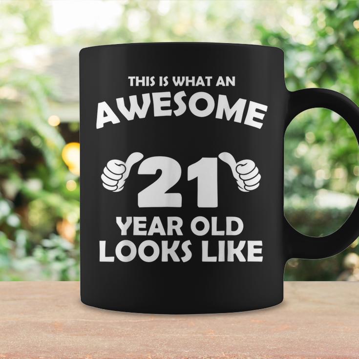 Tazza Rosa 325ml 'This Is What An Awesome 21 Year Old Looks Like': Regalo Di Compleanno 21 Anni Per Fratello, Sorella, Amica