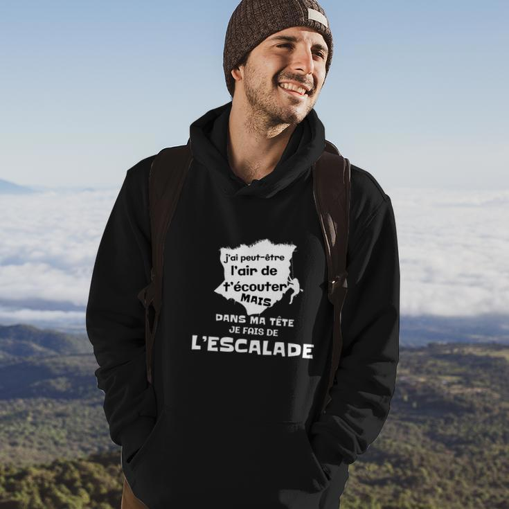 Schwarzes Hoodie mit französischem Kletterspruch für Bergsteiger Lebensstil