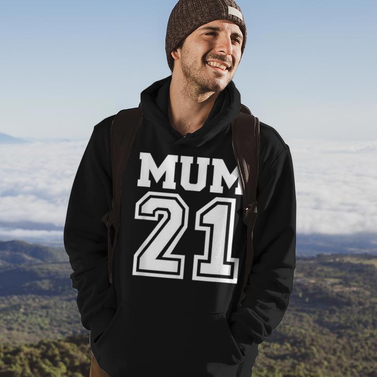 Schwarzes Hoodie Mum 21 im Sportdesign, Perfektes Tee für Mütter Lebensstil