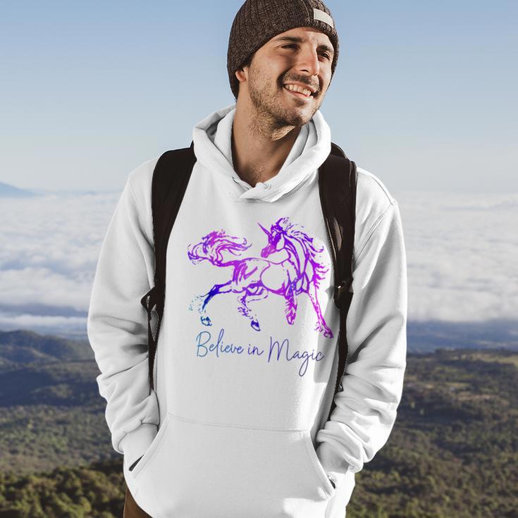 Believe In Magic Einhorn-Hoodie, Vintage-Fantasiekunst für Pferdefans Lebensstil