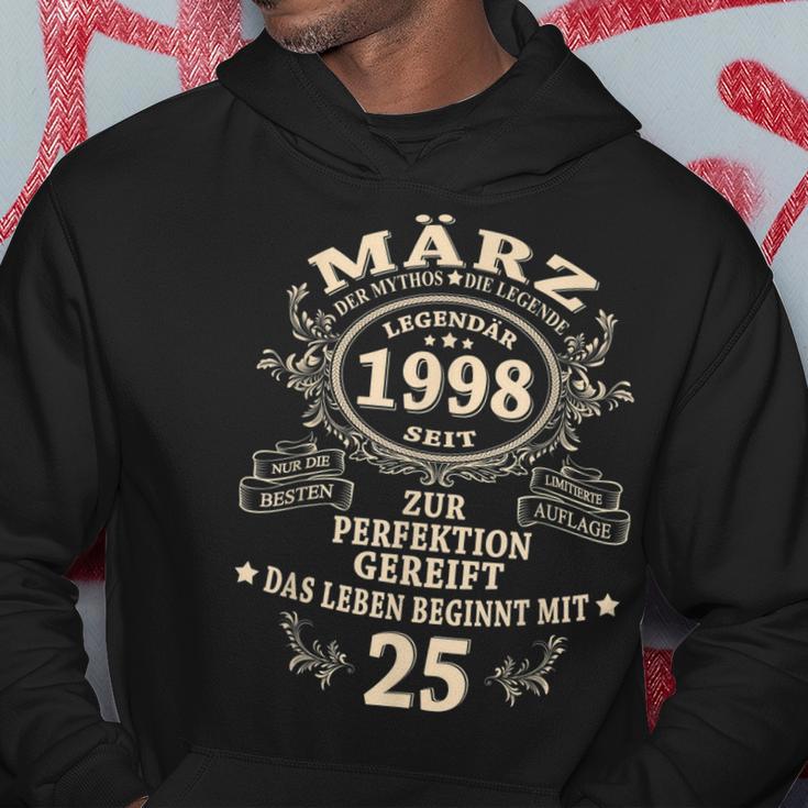 25 Geburtstag Geschenk Mann Mythos Legende März 1998 Hoodie Lustige Geschenke