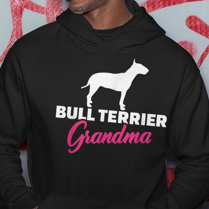 Bullterrier Oma Schwarzes Hoodie, Hunde Silhouette & Text in Pink Lustige Geschenke