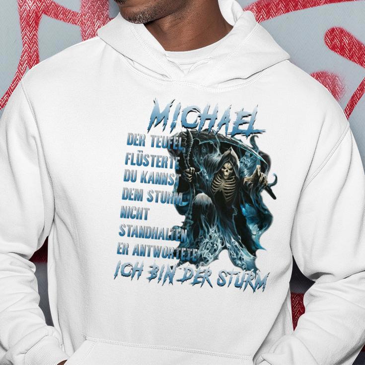 Personalisiertes Wolfsmotiv Hoodie Michael im Sturm, Namensträger Design Lustige Geschenke