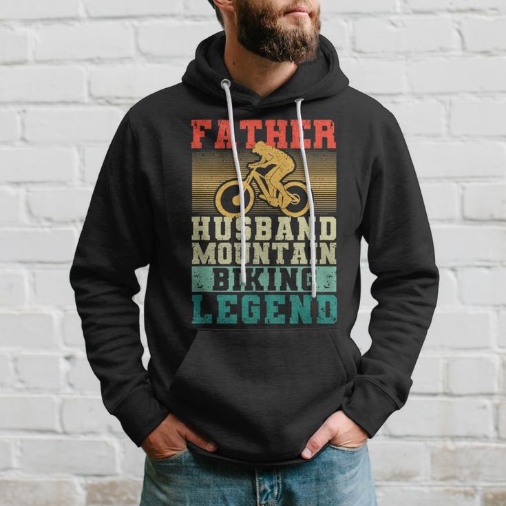 Herren Vatertag Biker Vater Ehemann Mountainbike Legende Hoodie Geschenke für Ihn