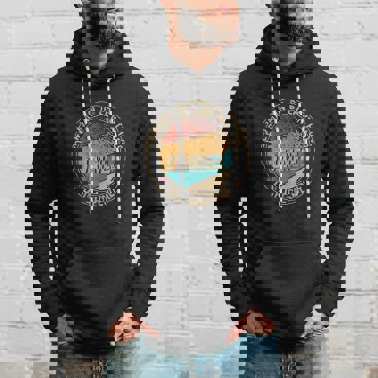 Personalisiertes Schwarzes Hoodie Daniel – Mann Mythos Legende Geschenke für Ihn