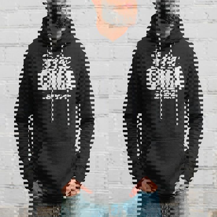 Stolze Oma seit 2021 Schwarzes Hoodie, Präsent für Großmütter Geschenke für Ihn